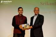 20-Prateek-Madhav-Honouring-Lakhsmi-Narayanan