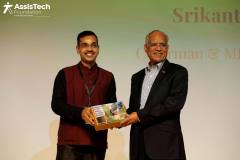 20-Prateek-Madhav-Honouring-Lakhsmi-Narayanan